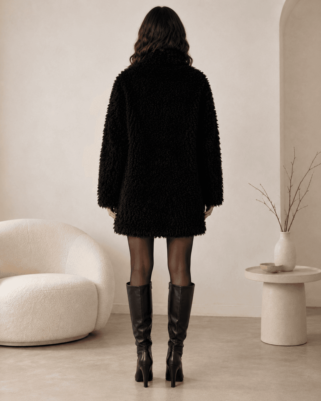 Teddy wool coat in black, back view